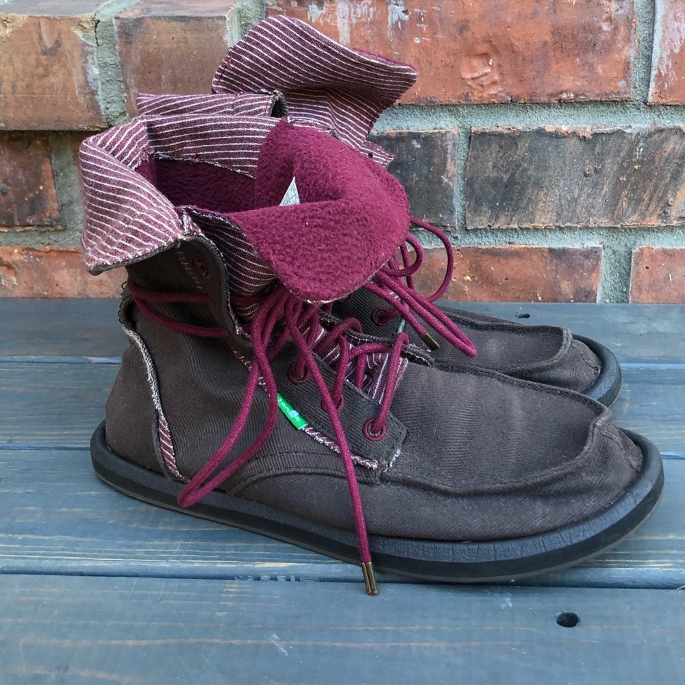 Sanuk Lace Up Fashion Boots